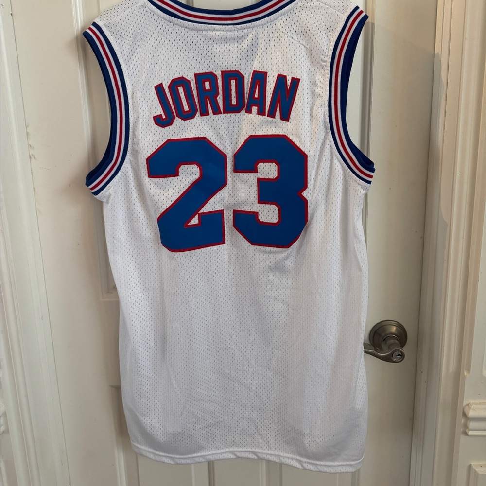 Basketball. Champion men’s tee. New with tags.